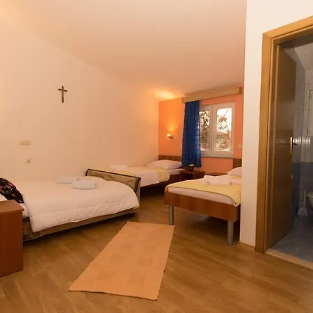 Casa Del Pellegrino M&a - Ostojici Guest house
